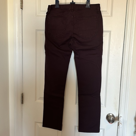 Banana Republic Traveler Jean Mens 31x32 Slim Fit  Burgundy Red Straight Leg - Picture 2 of 4